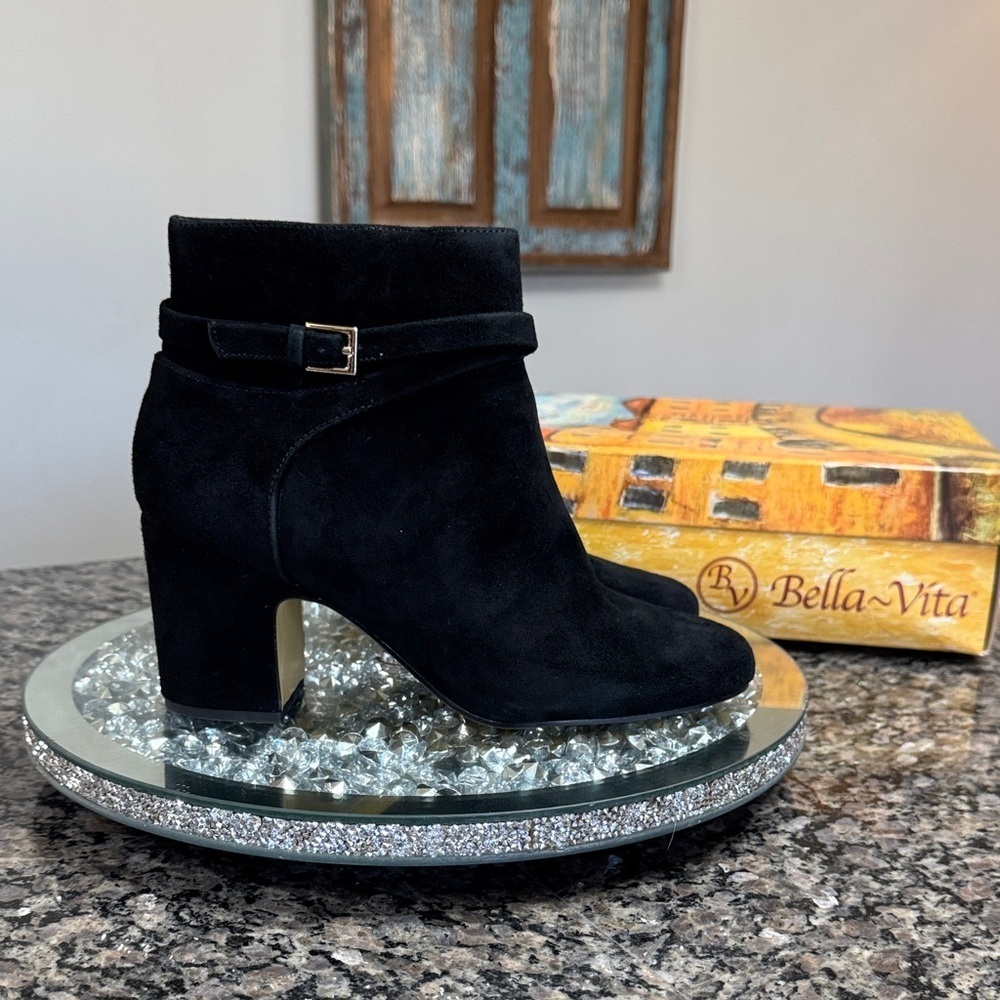 Bella Vita felicity Black suede Ankle Booties NWT 10N